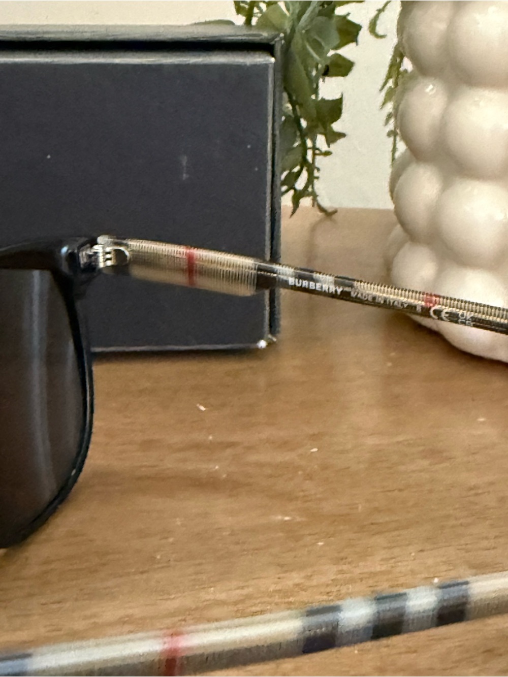 Burberry sunglasses - Picture 3 of 5